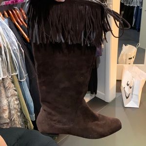 Flat brown suede boots with fringe on top